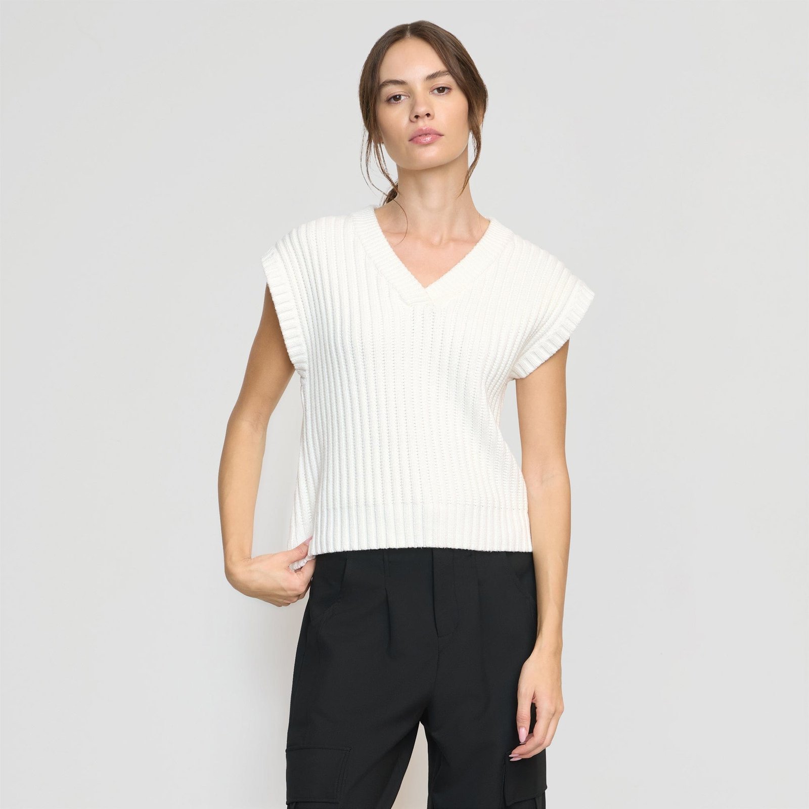 nicola-organic-cotton-sweater-vest-cream-0_9ffa7230-1ee0-4d36-8cf0-120e850c0516