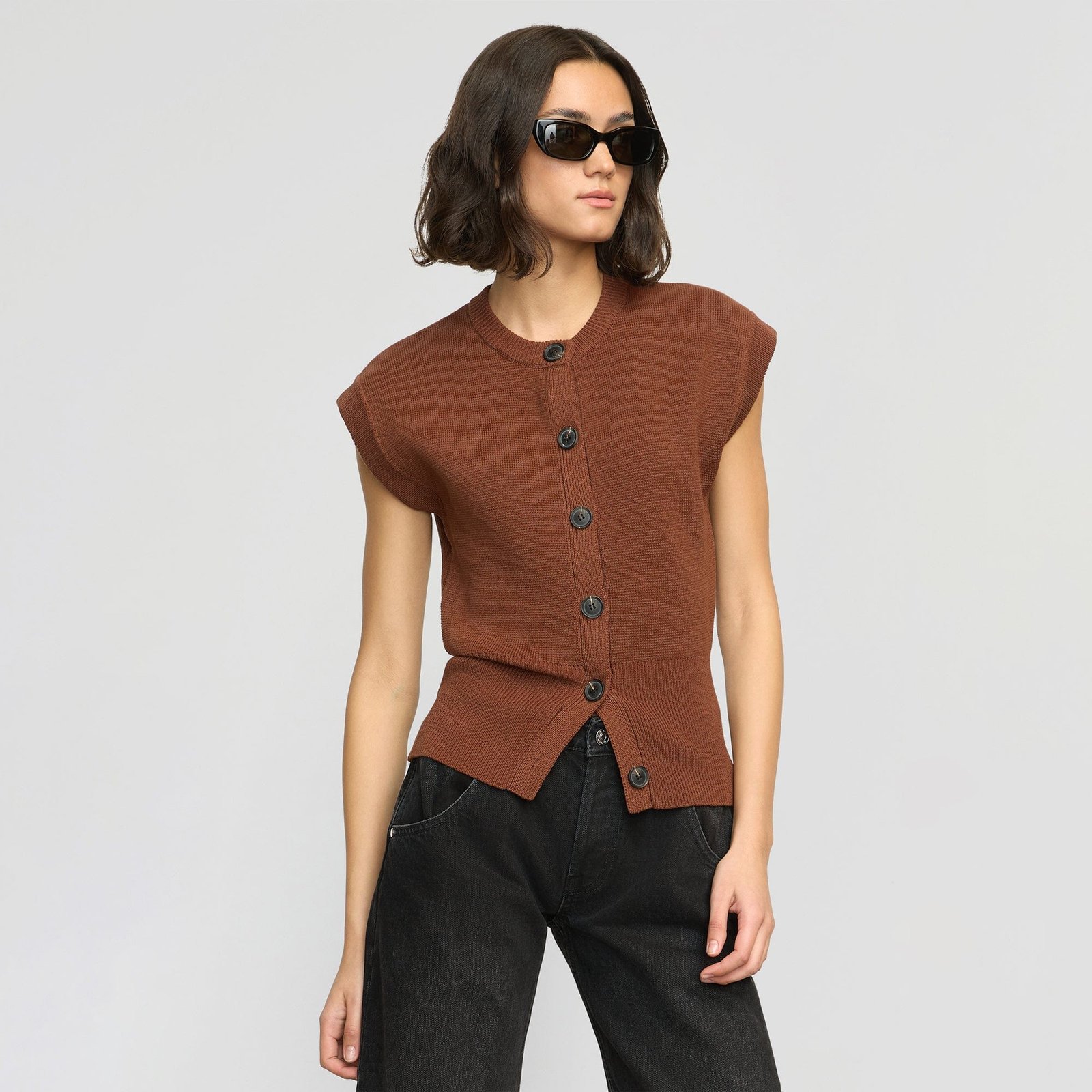 solea-organic-cotton-knit-vest-chestnut-0_22c874a3-7539-4989-904f-da043ffa56de